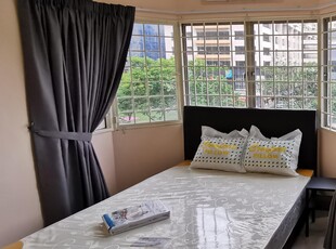 De Tropicana Condominium, Kuchai Lama, Middle Room For Rent
