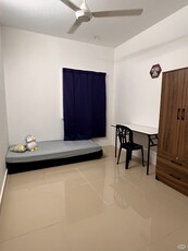 FULLY FURNISHED MIDDLE ROOM FOR RENT