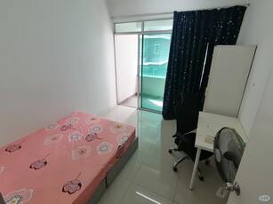 ( Include Utility ) Medium Room with Balcony for rent at Bukit Jalil