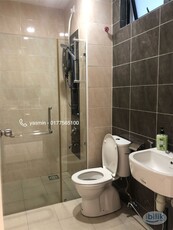 Middle Room with Private Toilet at Paradigm Mall, Johor Bahru