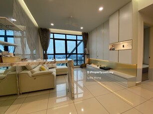 Premium fully furnished & renovated unit, key on hand, pm for viewing