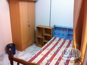 Small room for Rent in USJ 6 Terraced house (with Sharing bathroom)