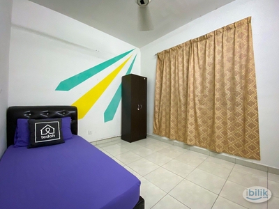 Middle Room, Blok B at Mentari Court 1, Bandar Sunway