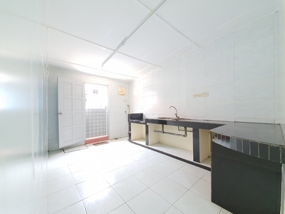 Double Storey ENDLOT, Renovated, Kitchen fully extended, 5 bedrooms, 2 bathrooms