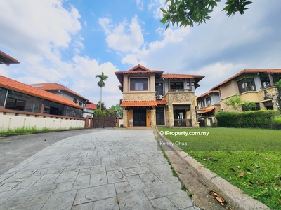 Balinese Bungalow with Long Driveway