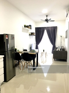 Cozy unit near to office, retail hub and LRT station