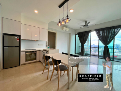 Premium Expat-Friendly Condo, Walk to Mall, Office and LRT