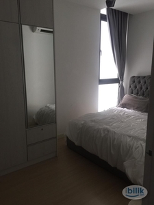 Middle room for rent at H2O Residences