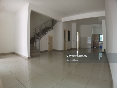 3 Storey Terrace house 20x65 for Rent