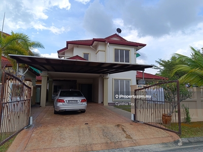 Beautiful with extra land double storey semi detached in Acacia, S2
