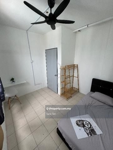 Casa Subang Master bedroom For Rent