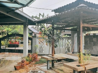 CORNER LOT - Single Storey Semi D Taman Rinching Indah, Semenyih