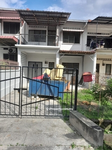 Double storey terrace house, 5 rooms and 2 bathrooms at Section 17