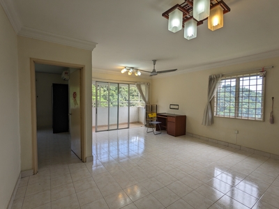 Flora Damansara Apartment (Low Deposit, Partially Furnished, Cosy and spacious corner unit - Super Deal)