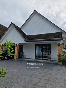 Fully Renovated Corner Semi D Taman Lake View