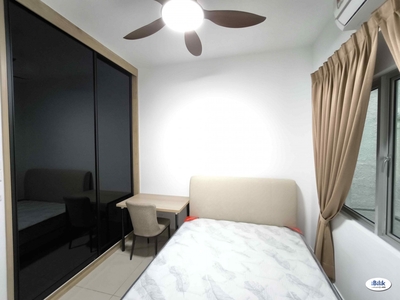 Local Chinese only! Middle Room with Private Bathroom at Razak City Residences, Sungai Besi