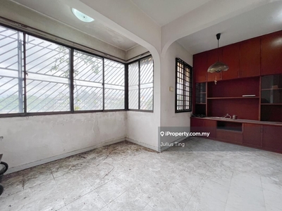 Low cost flat renovated unit under bank value Convenient location