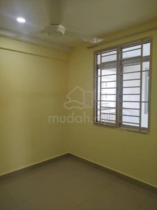 Middle Room at Suasana Lumayan, Bandar Sri Permaisuri, Cheras