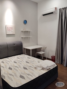 Middle Room at The Annex, easy walking to MRT Taman Connaught