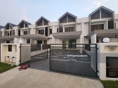 New Completion with basic fitted Alam Impian House!
