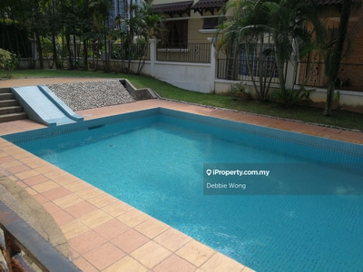 3 storey bungalow with private pool, near to amenities