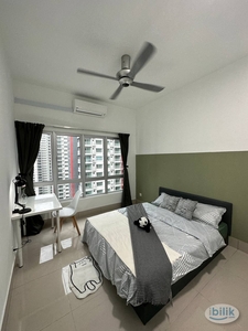 ✨Comfy & Affordable Master bedroom Rental Prime location with shops at your doorstep
