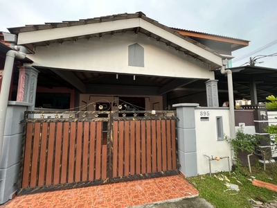 Double Storey House At Jalan Scientex, Taman Scientex Kelapa Sawit