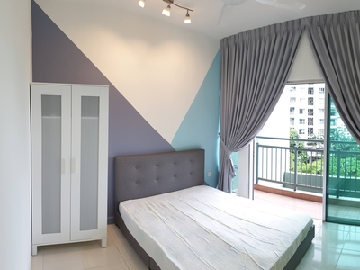 [Chhinese Female Only] Fully-furnished Bedroom with Private Balcony at Damansara Perdana, Petaling Jaya [Coway Water Drinking Machine Available]