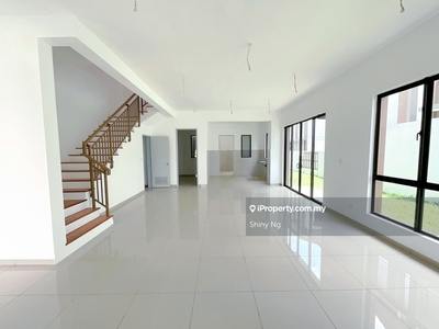 Luxurious Living: Spacious Semi-Detached House for Sale
