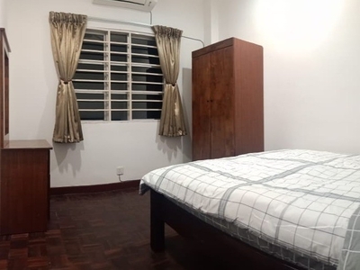 Big Male Middle Room Rent at Elaeis 2 condo Bukit Jelutong, Shah Alam.