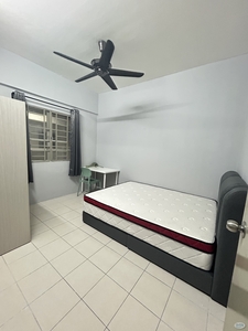 Medium size room for rent in females unit for rent at Residensi Laguna condo, Bandar Sunway