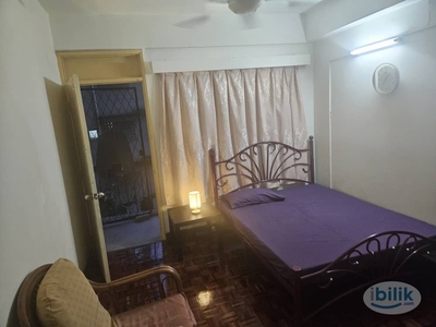 Middle Room at Crescent Court, Brickfields