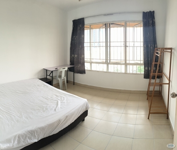 Middle Room available behind Aeon Shopping Kepong