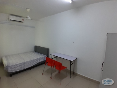 Cover walkway to MRT, Segi University Mixed gender unit Middle Room with window and airond for rent