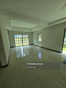 Nice environment semi d renovated high ceiling