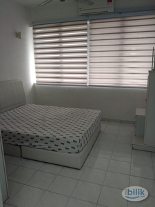 Npark Furnished Aircond Master room included utilities private bathroom FOR FEMALE