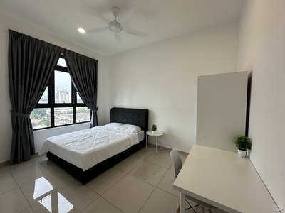 Parkland Residence Cheras,Master Room,Mixed Gender,Free Wifi,Walking Distance To MRT Batu 11 Cheras,Viewing Available Anytime