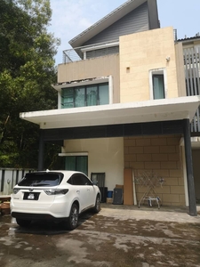 PRIME LOCATION!!! Luxurious residential area within Puchong 3 Storey Semi-D House Number No. 1