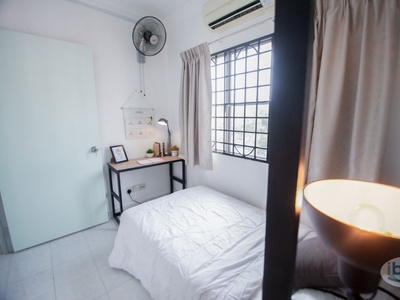 Salvia Apartment Fully Furnished Single Room with Window and Aircond, Beside Giant Kota Damansara , 8min to MRT