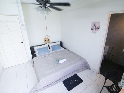 ❤️6 Min walk to MRT SURIAN ！Master room with Own Bathroom ❤️ Easy access to F&B and Malls