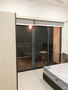 【 7 - 10 mins to CIQ 】Middle Room with Large Balcony For Rent