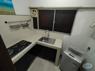 [All included] Middle Room with Balcony at Suria Jelatek Residence, Ampang Hilir 5 minutes to LRT Jelatek KLCC Ampang