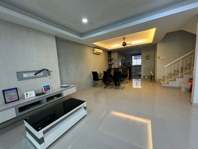 Bandar Puteri Puchong, Puteri 6, renovated unit fully extended kitchen area