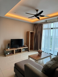 Big Apartment 3+1Bedrooms 3 Car Park Lots Fully Furnished Seri Austin Residence for Sale