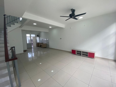 FOR RENT-*5 Bedroom @Bandar Seri Alam *3 storey terrance House*