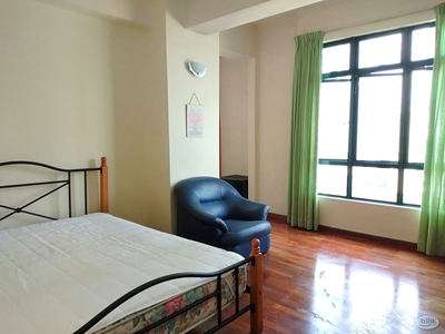 Fully Furnished Master Room @ The Istara Condominium, Nearby LRT, BAC, Shoplots