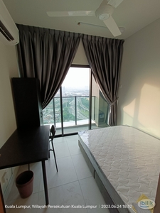 Fully Furnished Middle Room With Balcony Walking Distance Lrt