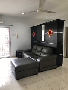 High Floor, 3 rooms 2 carparks for rent
