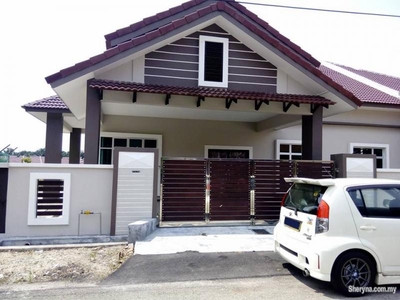 House single storey semi d at rawang, muar