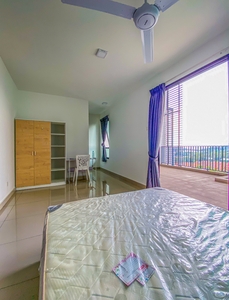 [I-CITY］ ‍♀️ ‍♀️ Female unit Master room attached own bathroom and a big balcony with good view ️⛅️